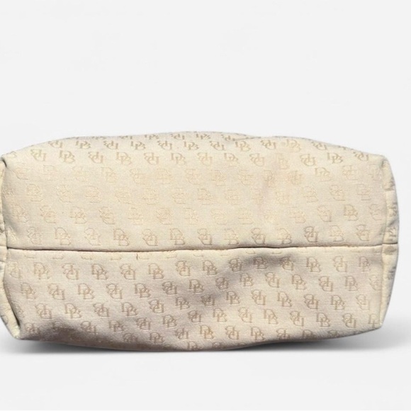 Dooney and Bourne beige canvas shoulder bag - Picture 3 of 12